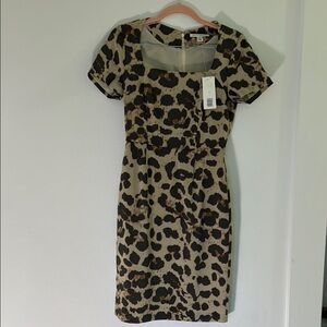 Banana Republic Cocktail Print Dress with Short Sleeves and Square Neck.